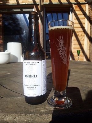 Bière artisanale servie